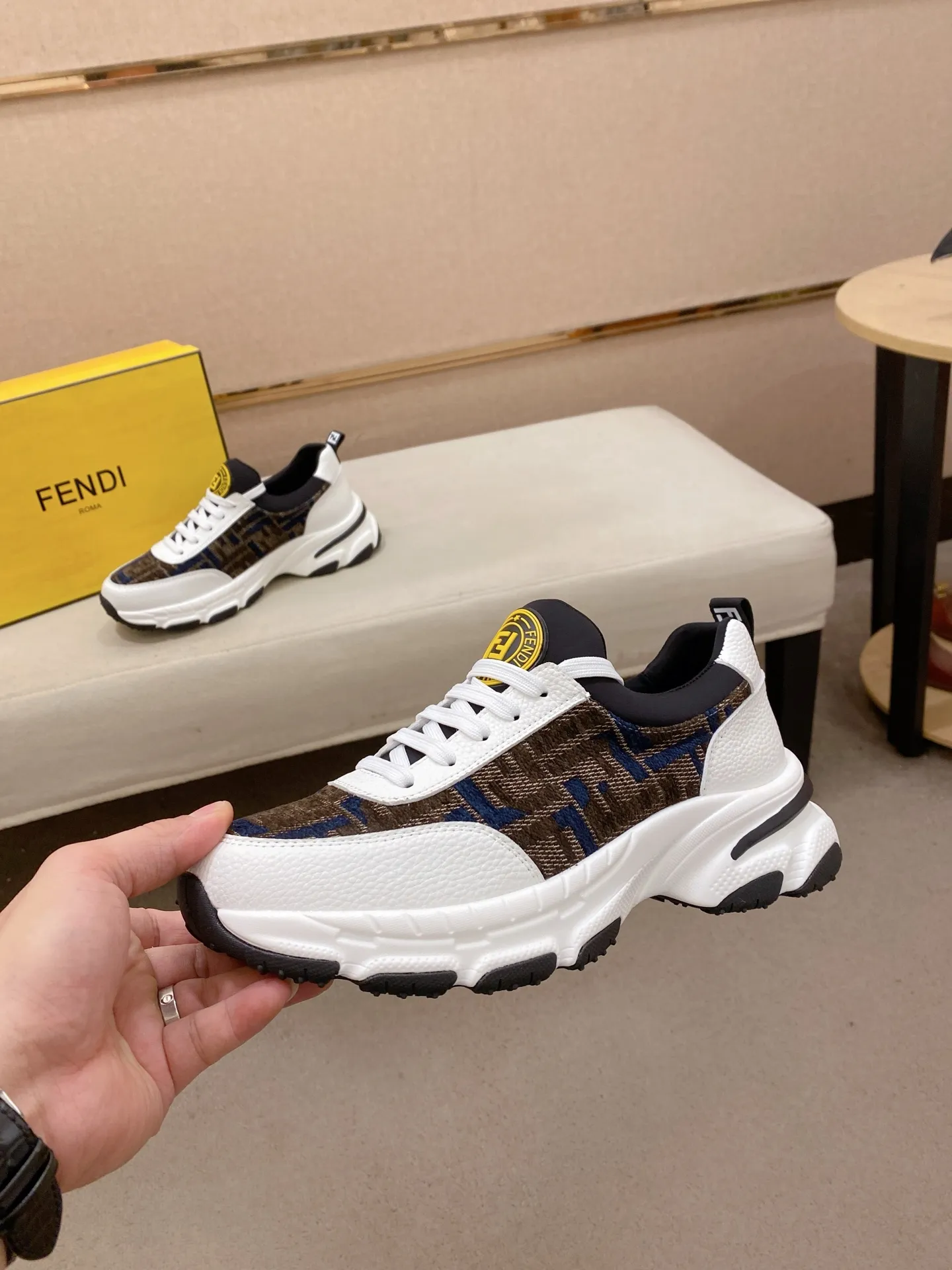 Men's men's shoes 442💰 (fendi) new style 👊🏻 upper 🇮🇹 imported cowhide fabric 🇩🇪 lining imported sheepskin lining. The original outsole is molded to highlight the identity of every man, and the upper foot is elegant and stable🚶🏻🚶🏻The high-end custom counters reproduce the original version📯No matter the wind or rain, the shoe last remains unchanged and can withstand the verification of time🔍️,🔵 Size: 38-44